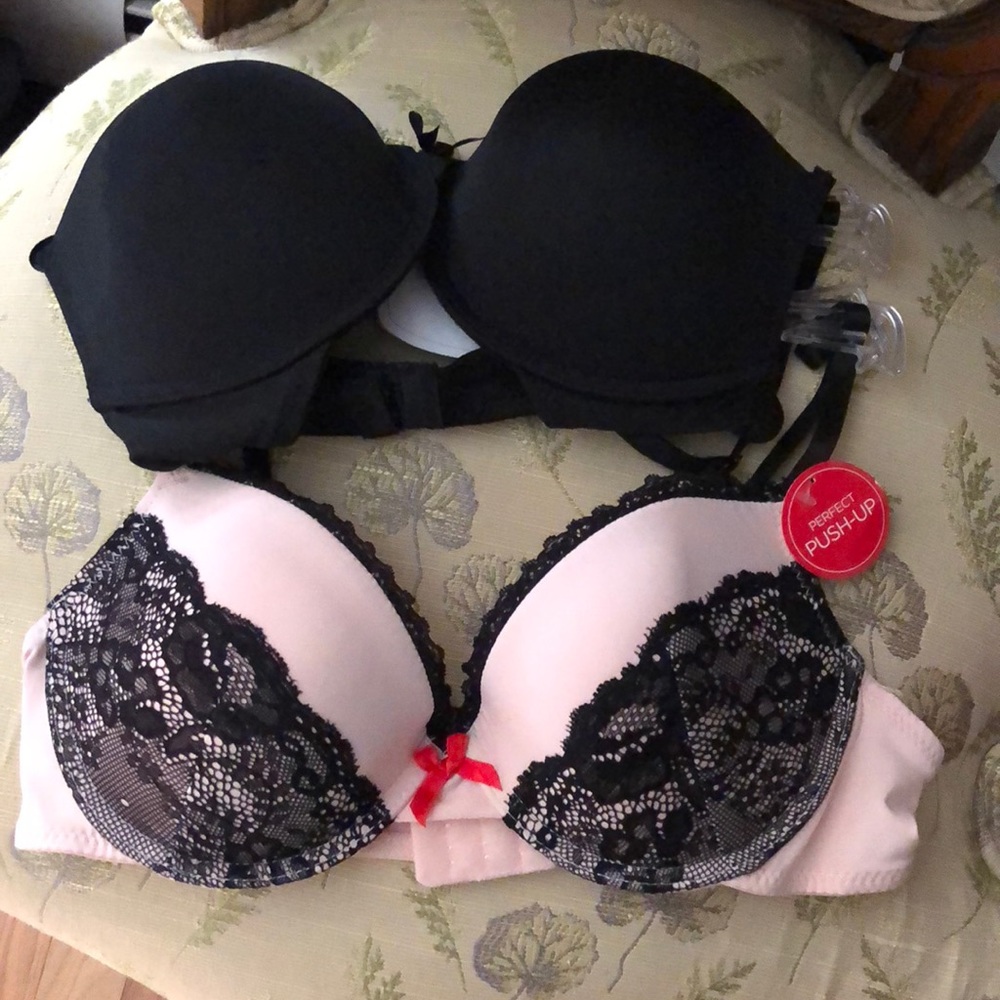 2 Marilyn Monroe bras - Picture 1 of 4